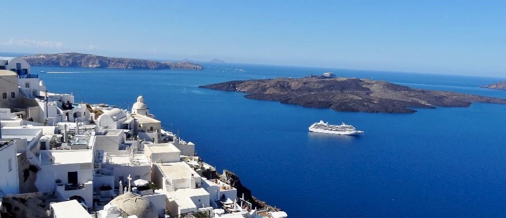 grecia odihna la mare albastra, case albe, vile pentru odihna